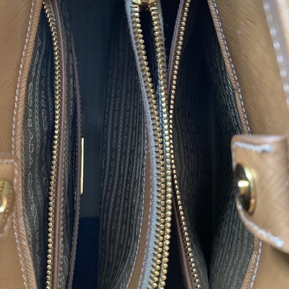 Authentic Prada Tote in Saffiano Lux. - Picture 12 of 15